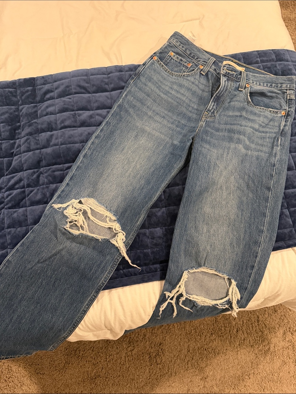 Levi’s Women’s Mid Wash Distressed Straight-Leg Jeans - Blue